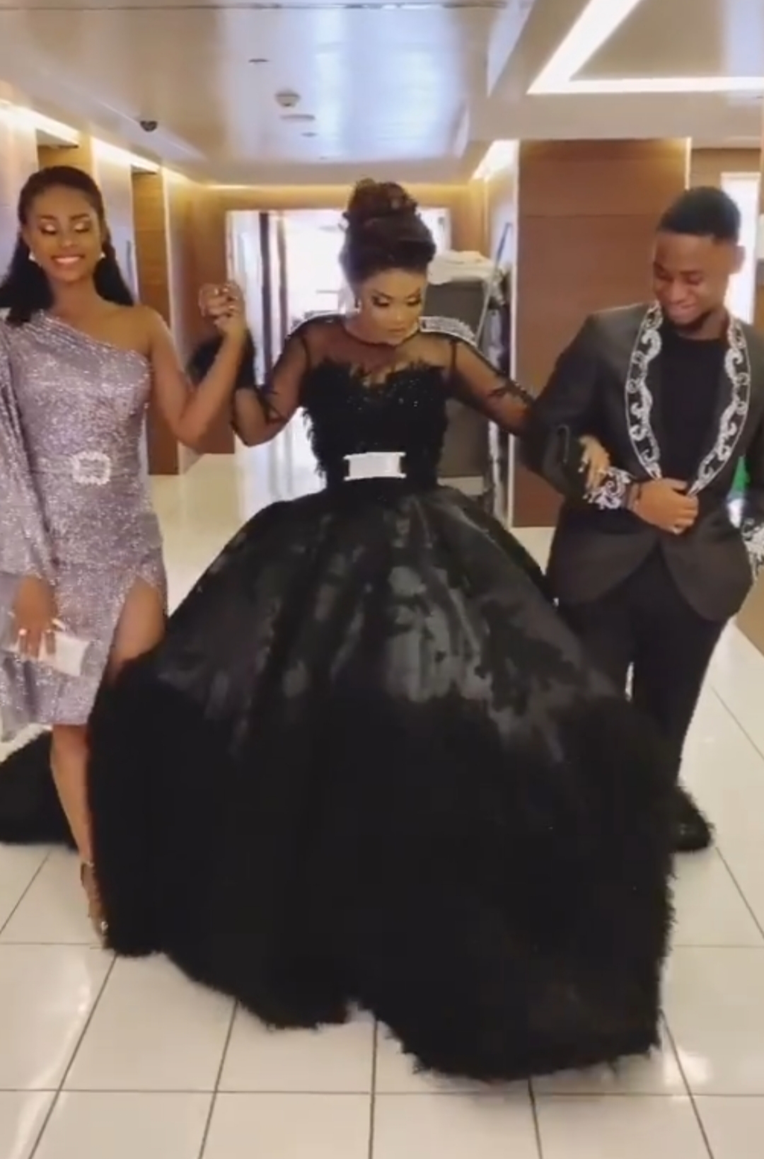 #AMVCA7: Iyabo Ojo Makes A Glamorous Entry With Her Kids  