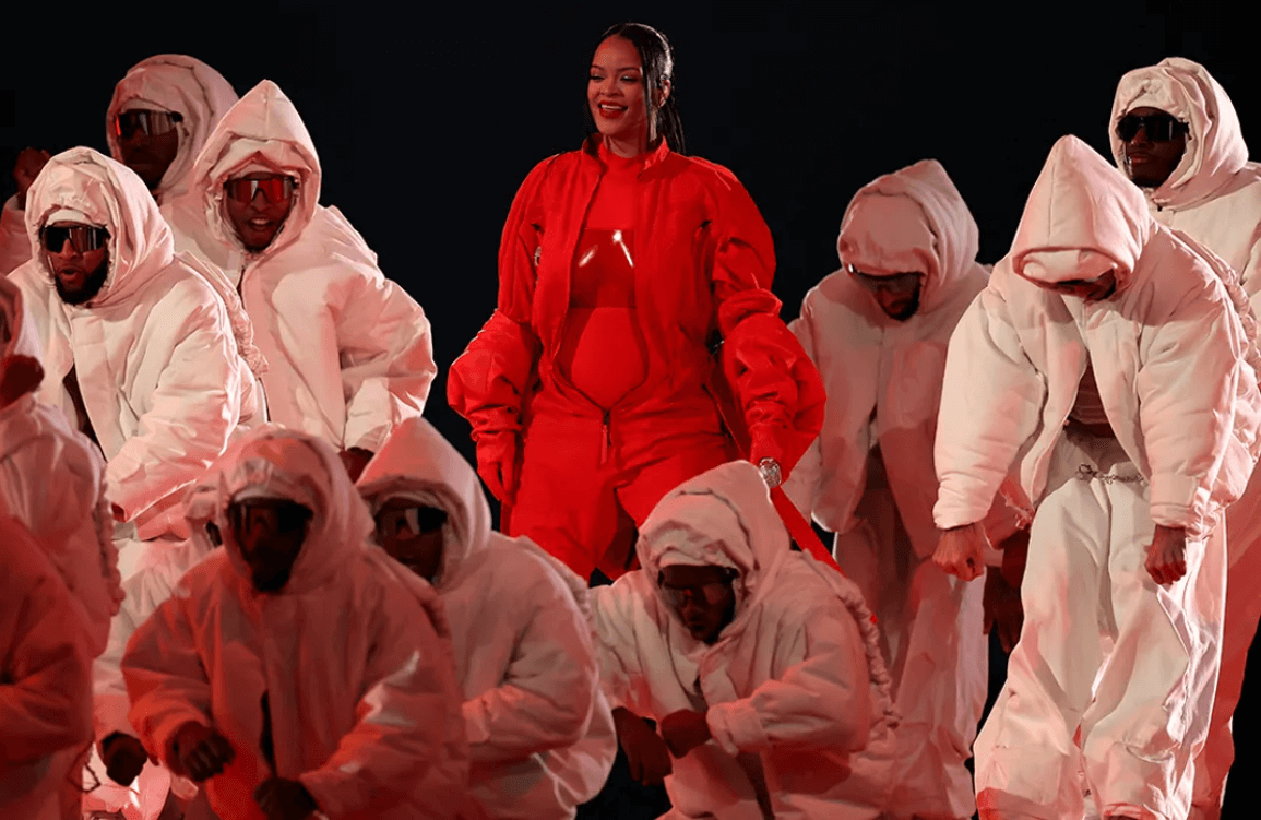 How Rihanna Hid Her Pregnancy With Baggy Outfit During Rehearsals  