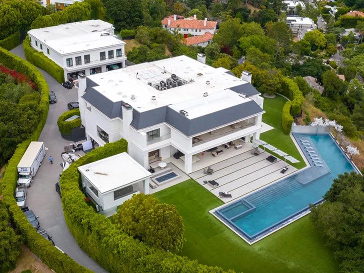 J.Lo and Affleck's Lavish Love Nest: Hollywood Stars Secure Multi-Million Dollar Mansion!  